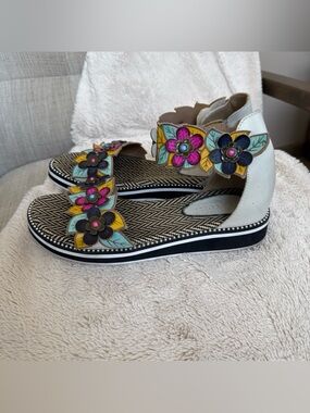 L’Artiste Spring Step Strappy Sandals Size